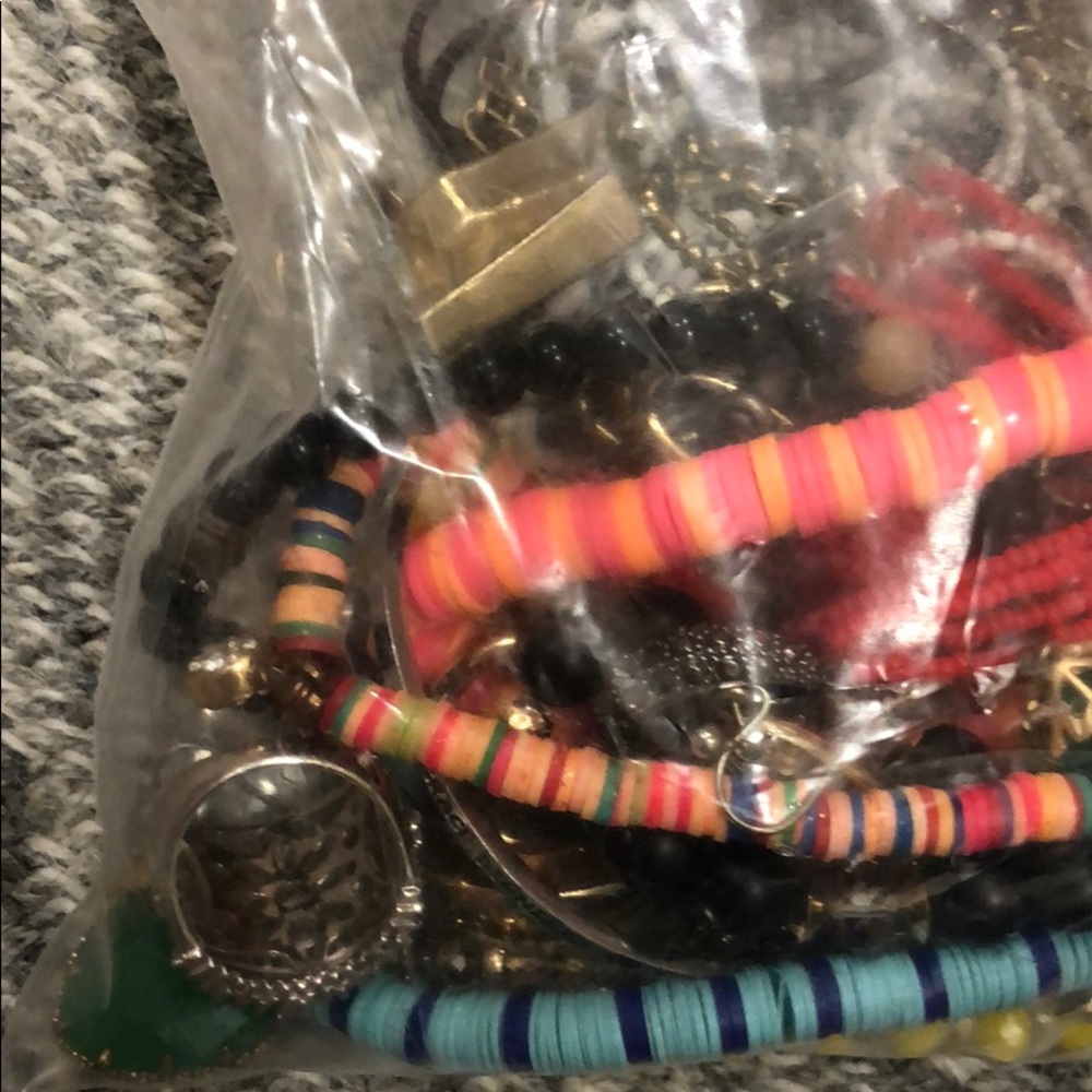 Every Single Thing in This Bag! - Picture 2 of 8